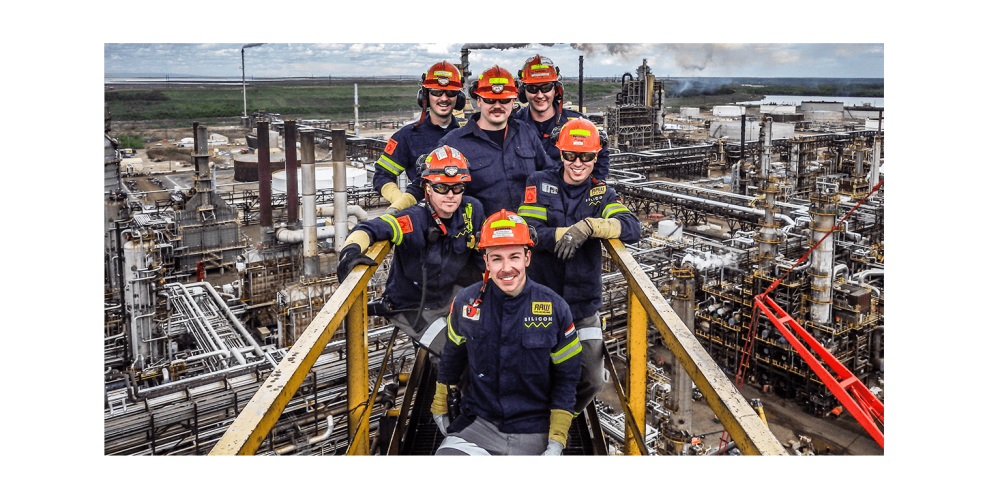 SILICON Raw crew high on a crane