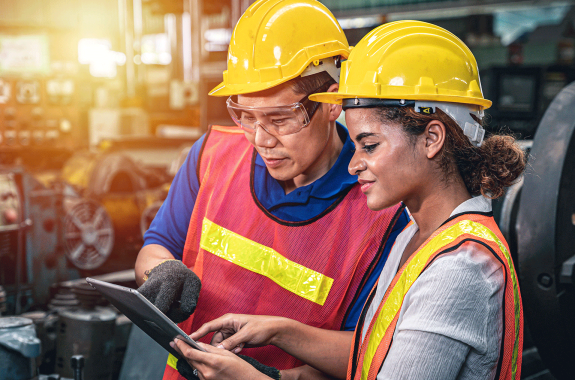 QHSE checking safety with production employee