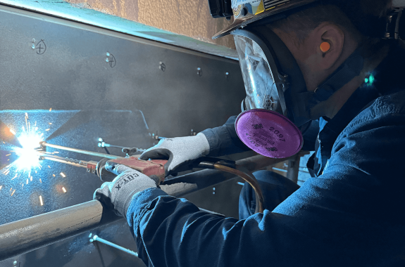 SILICON Operator welding FFS anchors