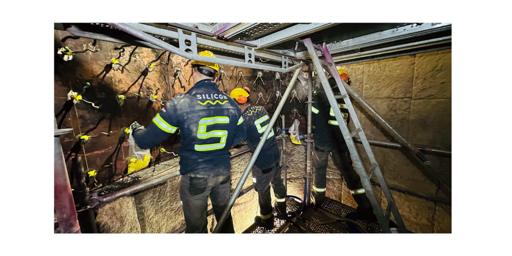 SILICON welders working